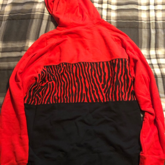 Lebron Hoodie - Picture 3 of 3